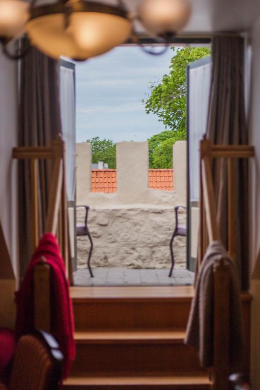 Historical Arensburg Suite,33528496:JPEG